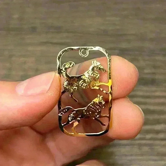 Wild Bryde Jewelry Gold Tone Wolves Pendant - Picture 1 of 3